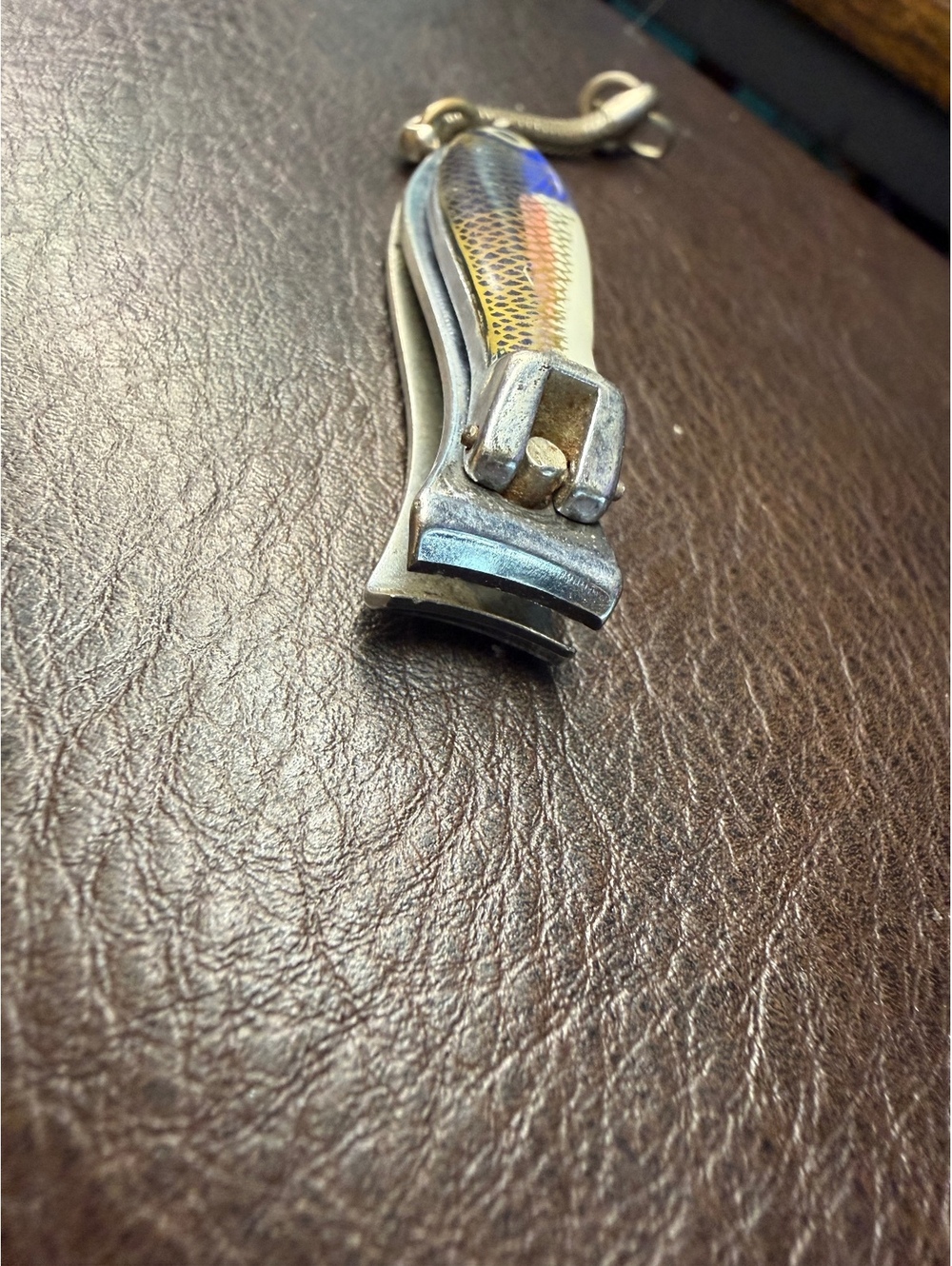 Vintage Fish-Shaped Nail Clipper with Chain - Picture 4 of 5